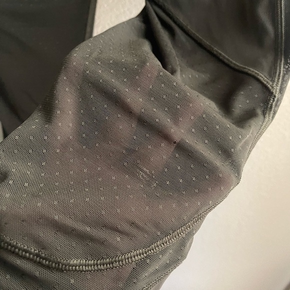 Lululemon green mesh capri size 8 - Picture 4 of 4